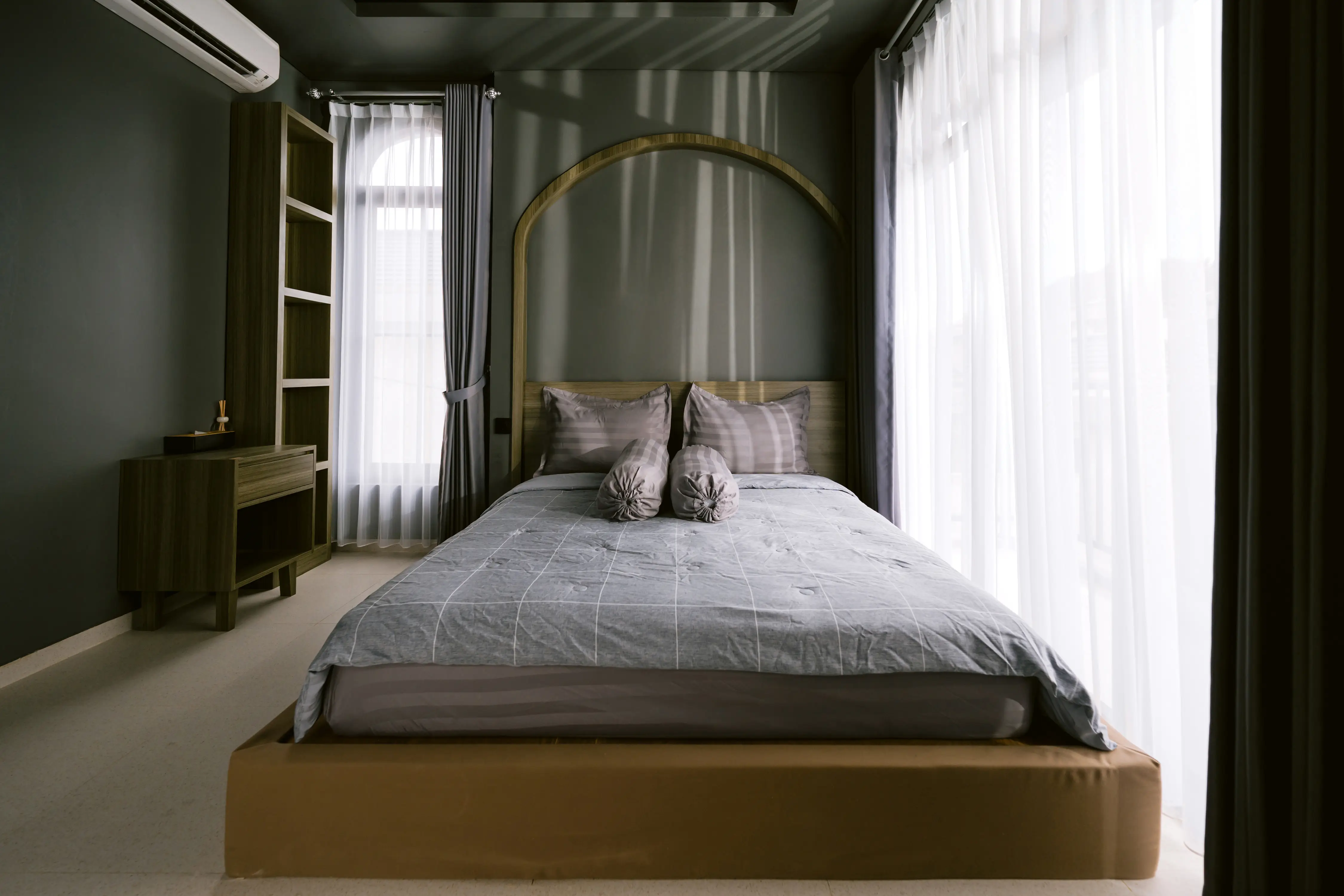 Frontal view of arched headboard with cane detail